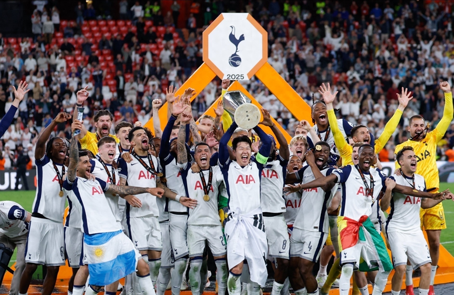 英雄联盟-冲刺阶段埃因霍温备战足总杯，官宣签约细节曝光，球迷炸锅，资深球员宣示担当的简单介绍